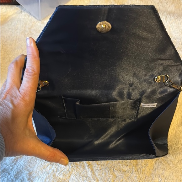 Elegant Navy Clutch with Gold Chain - Picture 3 of 4